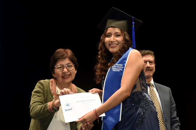 BUAP gradúa a nuevos licenciados en Finanzas y Economía 2026