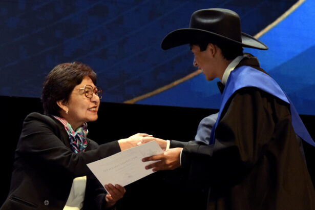 BUAP gradúa a 799 alumnos de la Preparatoria Alfonso Calderón