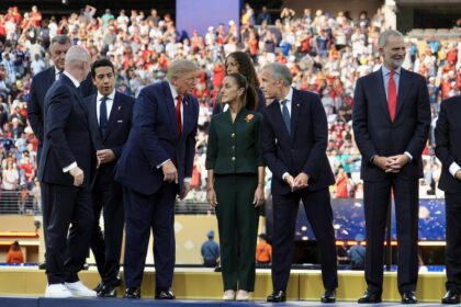 Sheinbaum dialoga con Trump y Carney sobre revisión del T-MEC