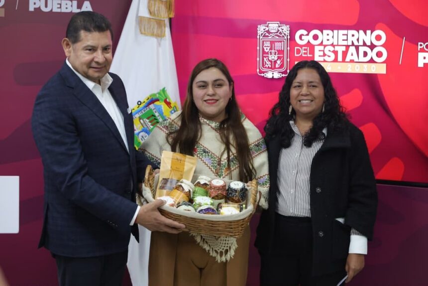 Puebla invierte 477 mdp en mecanización y venta de productos agrícolas