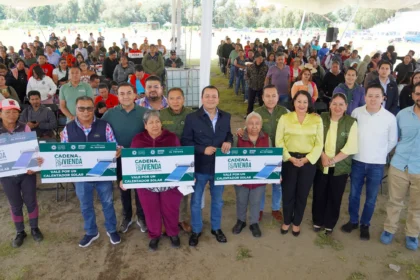 Texmelucan entrega 120 techos solares para viviendas sustentables