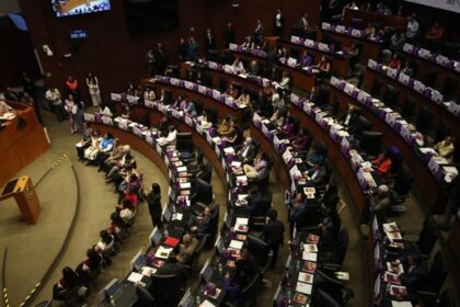 Senado aprueba tope a pensiones millonarias en sector público