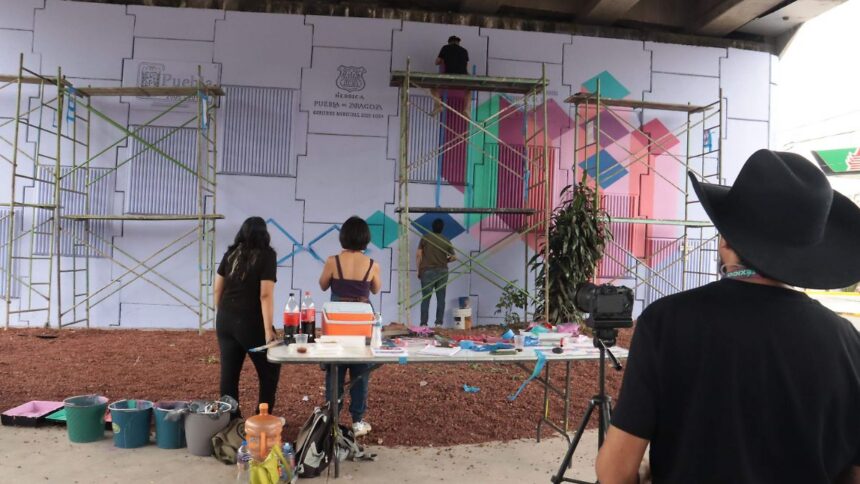 Arte urbano y BUAP transforman cruce inseguro para mujeres en Puebla