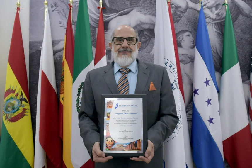 Premian a investigador de la BUAP por trayectoria en biología reproductiva
