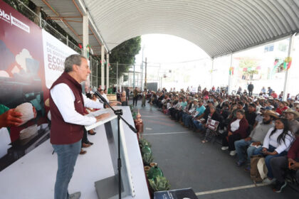 Pepe Chedraui entrega apoyos a productores rurales en Puebla