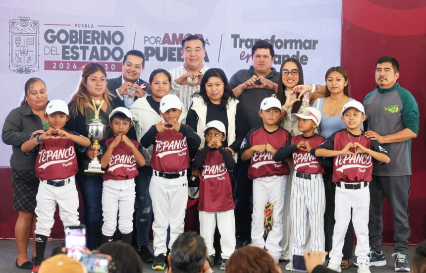 Puebla reconoce a campeones infantiles y lanza liga estatal de voleibol