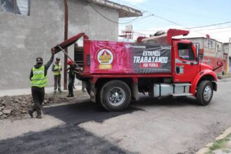 Pepe Chedraui impulsa bacheo en el sur de Puebla