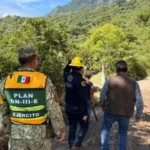 Autoridades abren paso alterno tras deslave en Pahuatlán, Puebla