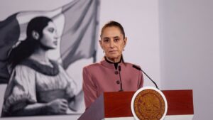 Sheinbaum ordena al IMSS recortar gastos para subir salarios
