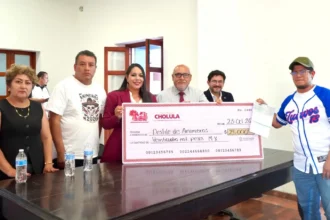 Tonantzin Fernández apoya desfile de animeros en Cholula