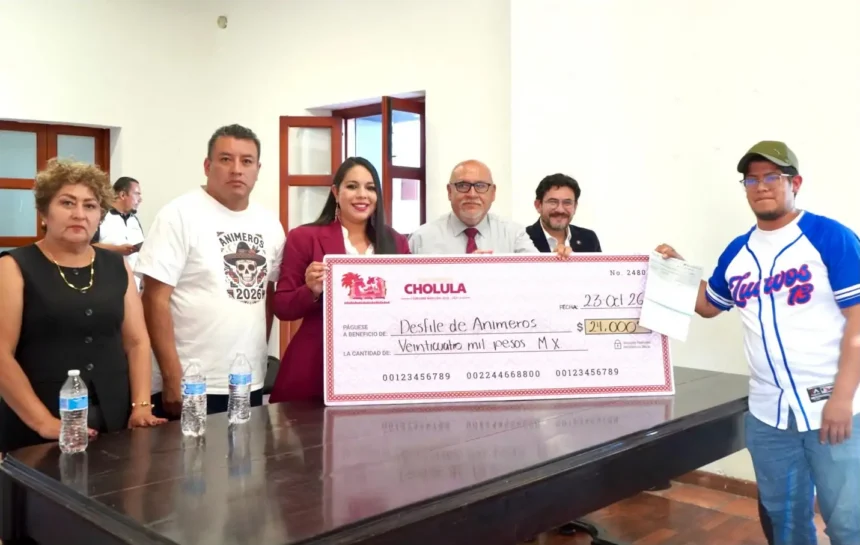 Tonantzin Fernández apoya desfile de animeros en Cholula