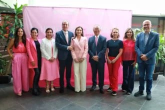Puebla impulsa conciencia sobre cáncer de mama con conversatorio