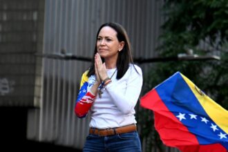 María Corina Machado retorna a Venezuela tras 10 meses de exilio