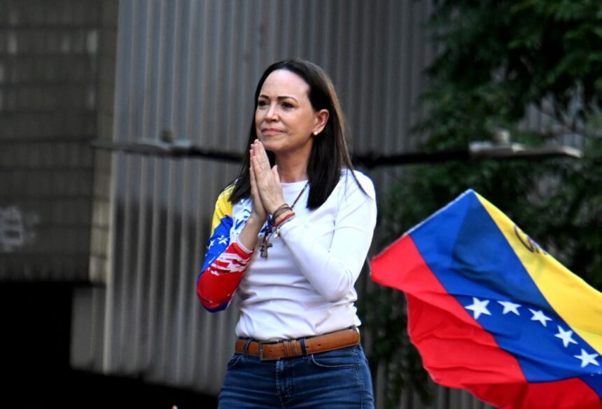 María Corina Machado retorna a Venezuela tras 10 meses de exilio