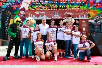 Gobierno de Puebla presenta playera y medalla del 21K 2026