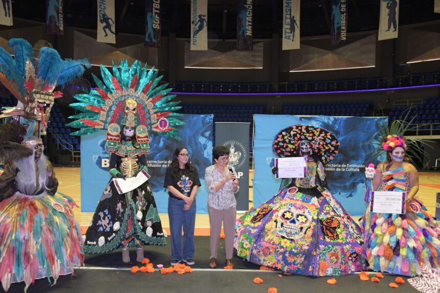 BUAP realiza su primer Desfile de Día de Muertos en Puebla