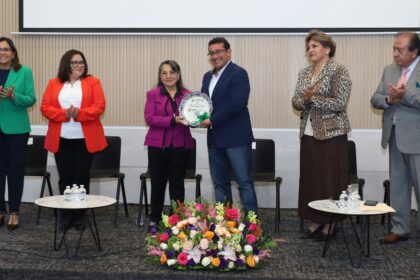 Congreso de Puebla reconoce 45 años de la Universidad del Valle