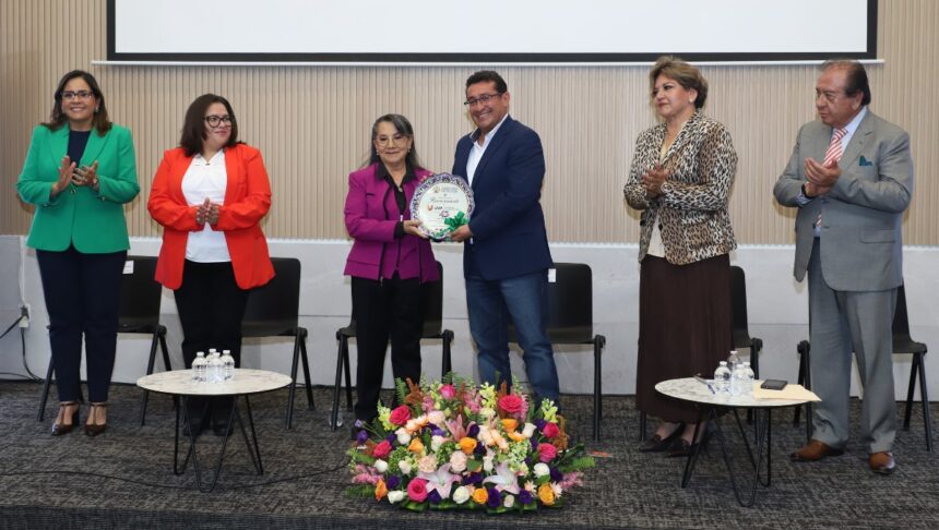 Congreso de Puebla reconoce 45 años de la Universidad del Valle